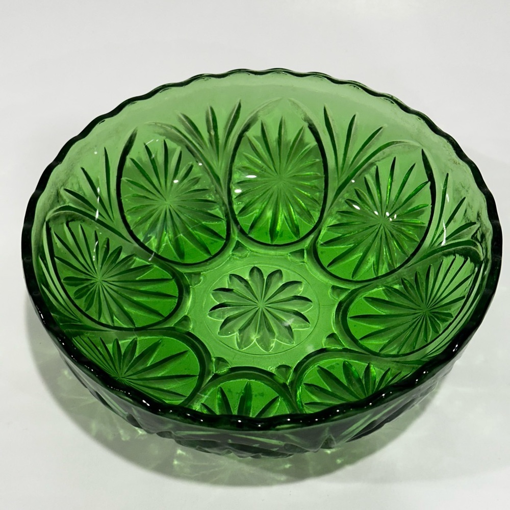 Vintage Late 20th Century Anchor Hocking Emerald Green Bowl
